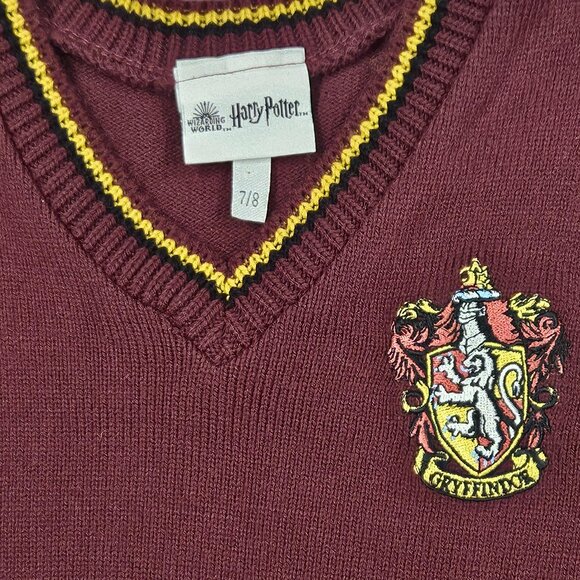 Harry Potter Gryffindor Sweater 7/8 & Madmia Socks Collab Set NWT/NWOT - Picture 4 of 12